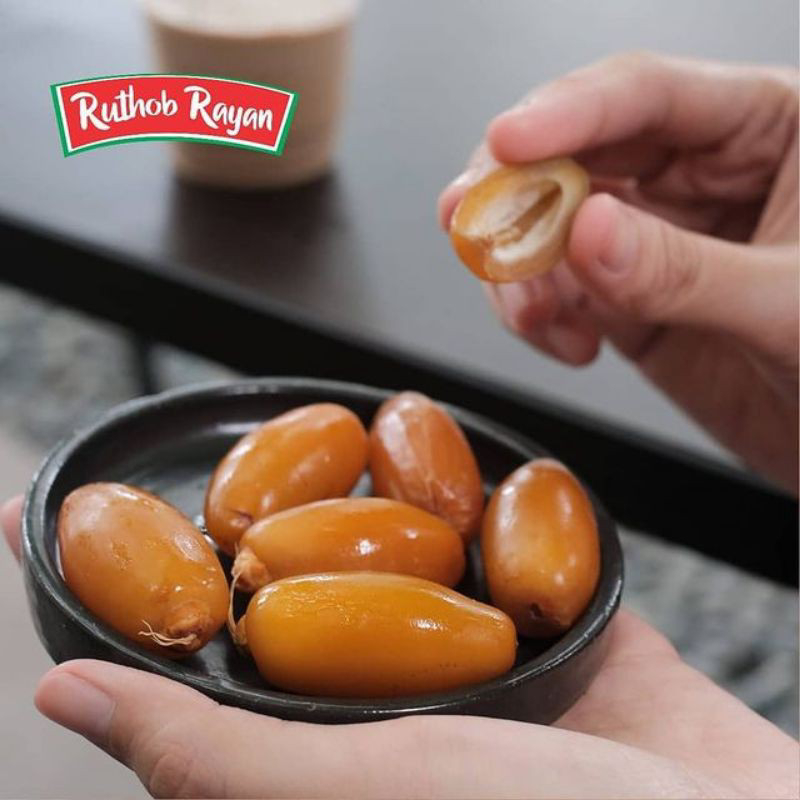 Apa yang paling utama dikonsumsi ketika berbuka puasa ?